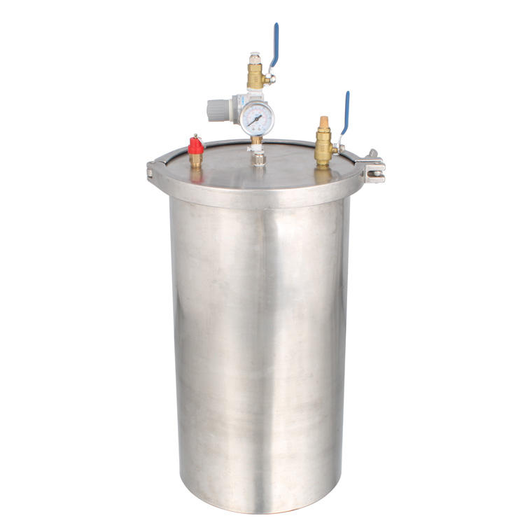 Clamp type pressure vessel